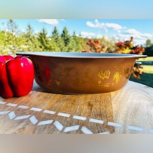 Vintage Pyrex Early American casserole dish/ no lid